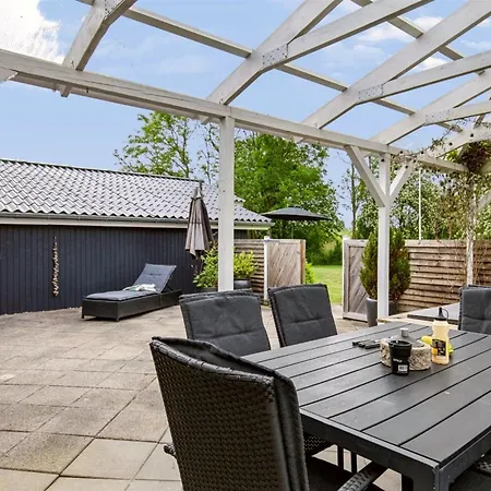 Glum - 300m From The Sea By Interhome *