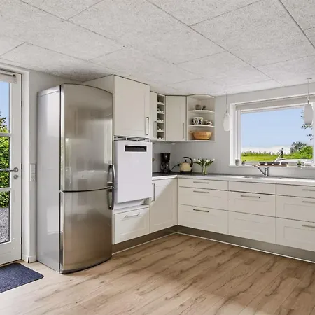 Glum - 300m From The Sea By Interhome